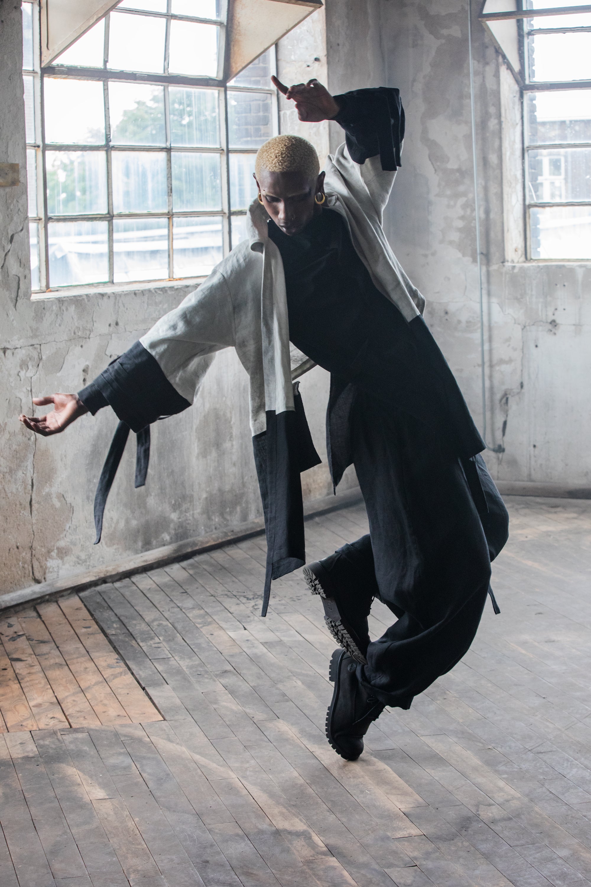 A'AMDIS SMOKEY CHARCOAL KIMONO
